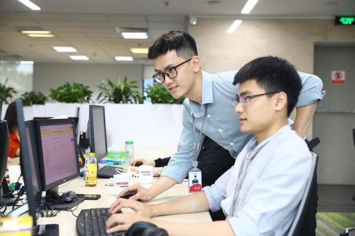 Cách giao việc, phản hồi và phối hợp trong công việc ảnh hưởng trực tiếp đến trải nghiệm của nhân sự trẻ trong doanh nghiệp. 