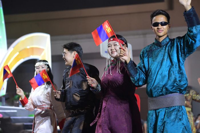 Đoàn nghệ sĩ đến từ Mông Cổ