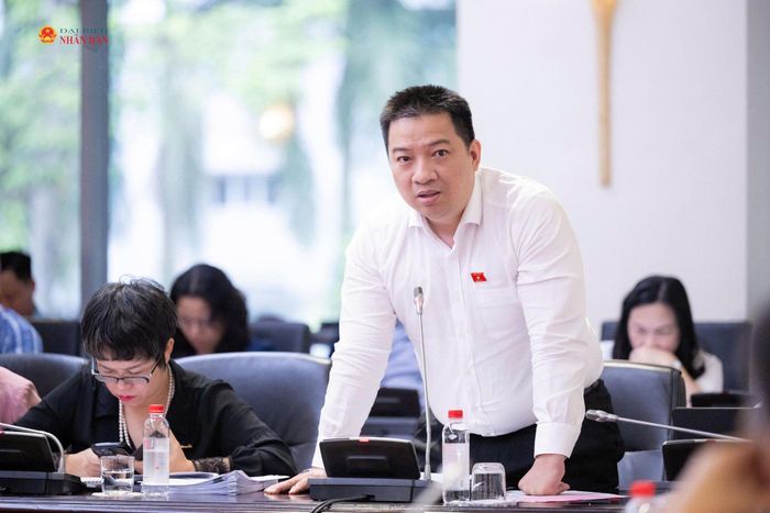 Đại biểu hoạt động Chuyên trách tại Ủy ban Văn hóa và Xã hội Hồ Đức Thắng phát biểu