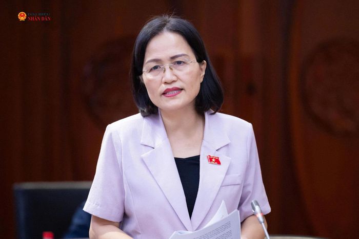 Đại biểu Quốc hội hoạt động chuyên trách tại Ủy ban Pháp luật và Tư pháp Trần Thị Kim Nhung phát biểu