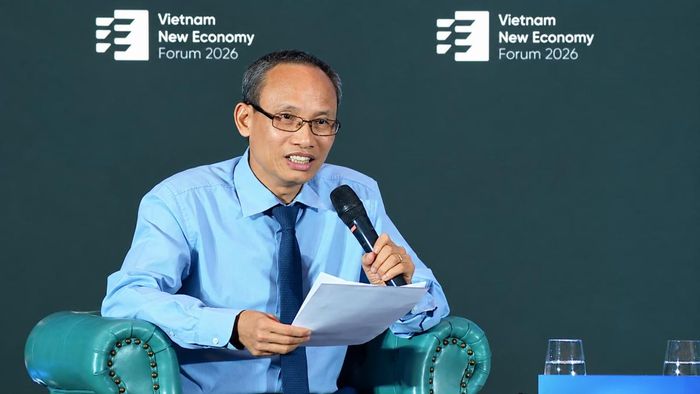 TS. Cấn Văn Lực cùng các chuyên gia đều đồng tình rằng, cần giảm sự phụ thuộc vào tín dụng ngân hàng