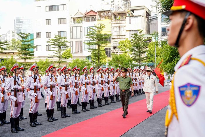 Nhân dịp kỷ niệm 65 năm Ngày truyền thống lực lượng Cảnh sát PCCC và CNCH (4/10/1961 – 4/10/2026), 25 năm Ngày toàn dân PCCC và CNCH (4/10/2001 – 4/10/2026), chiều 2/10, Đại tướng Lương Tam Quang, Ủy viên Bộ Chính trị, Bộ trưởng Bộ Công an dự và chỉ đạo buổi lễ.