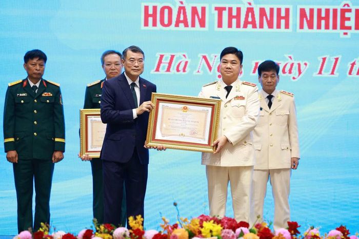 Thủ tướng chính phủ Lê Minh Hưng trao tặng Huân chương Bảo vệ Tổ quốc hạng Nhì của Chủ tịch nước cho Cục Cảnh sát PCCC và CNCH - Bộ Công an ghi nhận thành tích xuất sắc trong thực hiện nhiệm vụ tìm kiếm, cứu nạn, hỗ trợ nhân đạo, khắc phục hậu quả thảm họa động đất tại Venezuela