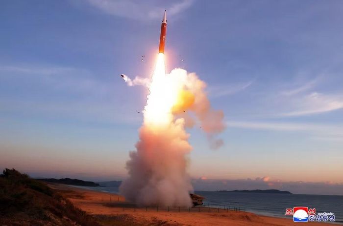 Hình ảnh vụ phóng tên lửa mới nhất do KCNA đăng tải.