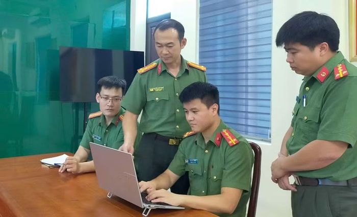 Cơ quan Công an khuyến cáo, khi nhận được hình ảnh, video nhạy cảm hoặc tin nhắn đe dọa tống tiền, người dân cần bình tĩnh, không tranh cãi, không chuyển tiền và không tiếp tục làm theo yêu cầu của đối tượng.