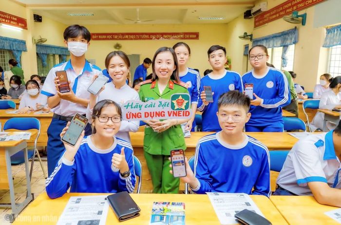 Công an Cà Mau nâng cao năng lực số cho học sinh, sinh viên trong bối cảnh chuyển đổi số tăng tốc từng ngày.