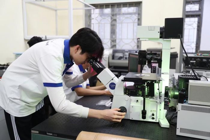 Thí sinh nằm trong nhóm 30% có điểm thi cao nhất sẽ được xét học bổng.