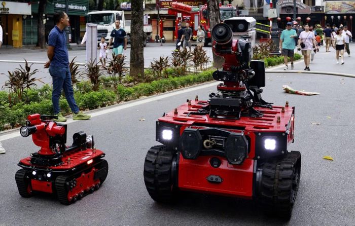 Robot chữa cháy chuyên dụng được giới thiệu tại chương trình.