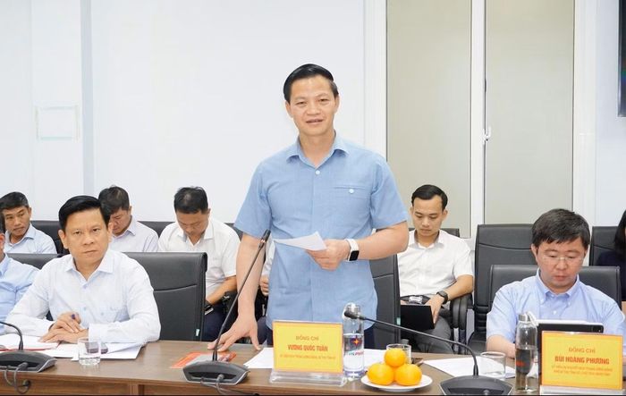 Đồng chí Vương Quốc Tuấn, Ủy viên Trung ương Đảng, Bí thư Tỉnh ủy Quảng Trị họp bàn cùng lãnh đạo UBND tỉnh cùng các sở, ban ngành về tăng tốc phát triển kinh tế và xử lý hợp lý các trụ sở dôi dư sau sáp nhập.