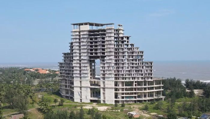 Dự án của Công ty cổ phần du lịch Sài Gòn - Quảng Bình như "bộ xương cá voi" khổng lồ bỏ hoang gần 5 năm nay.