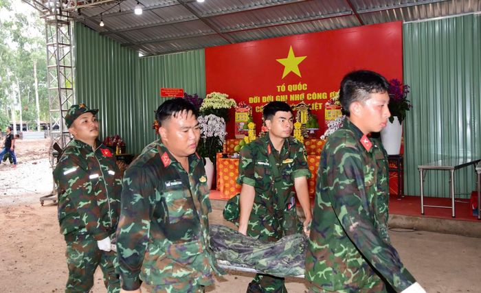 Tính riêng ngày 4/10, lực lượng tìm kiếm đã phát hiện, quy tập được 5 bộ hài cốt liệt sĩ và 2 bộ di vật kèm theo.