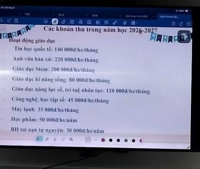 Đây là các khoản thu được giáo viên thông báo cho phụ huynh trong buổi họp phụ huynh đầu năm học mới đây.