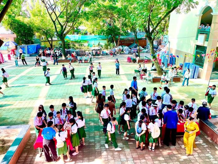 Học sinh Trường THCS Nguyễn Thị Thập.