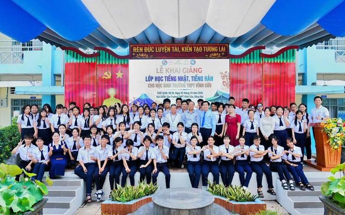 Lễ khai giảng chương trình đào tạo tiếng Nhật - Hàn cho sinh viên Trường THPT Vĩnh Cửu, Thành phố Đồng Nai.