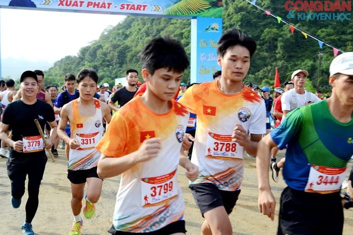 Bứt phá ngay từ những bước chạy đầu tiên. Ảnh: Quốc Hồng