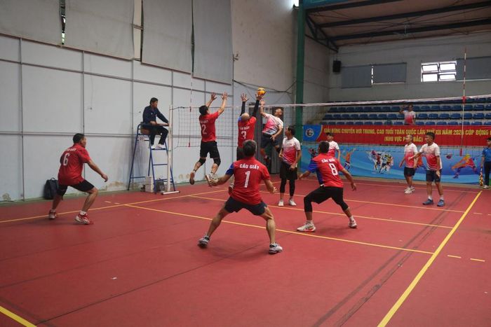 Trận chung kết giữa đội Sở Văn hóa, Thể thao và Du lịch Hưng Yên và Cầu Giấy (Hà Nội).