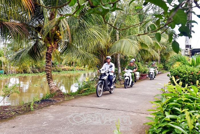 Công an xã Vĩnh Thanh tuần tra, bảo đảm an ninh, trật tự tại các ấp triển khai nuôi thuỷ sản nước ngọt.