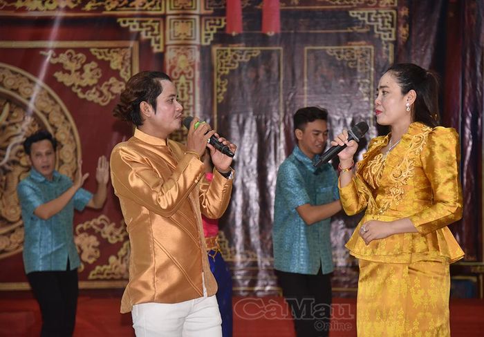 Tiết mục “Chung một niềm vui” khép lại chương trình bằng những giai điệu ngợi ca tinh thần đoàn kết, tình yêu quê hương, đồng thời cổ vũ các dân tộc anh em chung sức xây dựng đất nước ngày càng giàu đẹp, văn minh.