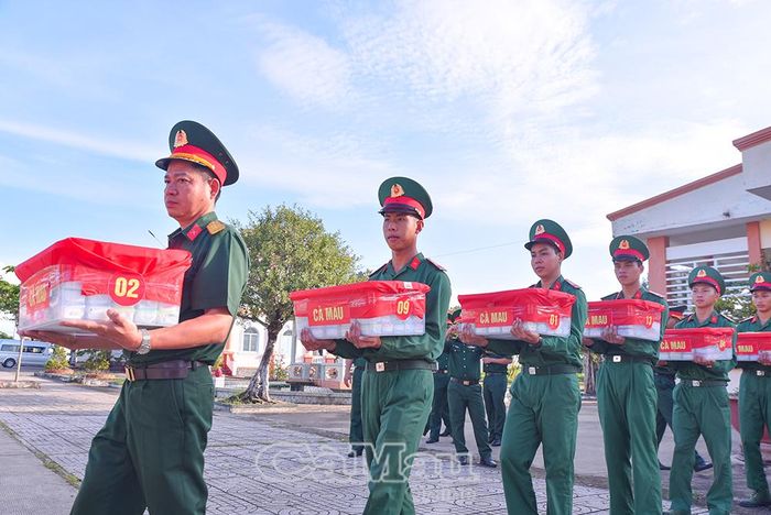 1.798 mẫu sinh phẩm sẽ được vận chuyển, tập kết tại Thành phố Cần Thơ trước khi được đưa ra Hà Nội bằng chuyến bay vận tải quân sự chuyên dụng.