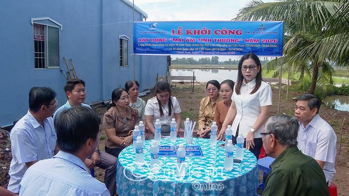 Bà Lê Thị Ngọc Linh, Phó Chủ tịch Uỷ ban MTTQ Việt Nam tỉnh Cà Mau, Chủ tịch Hội LHPN tỉnh, phát biểu tại lễ khởi công.