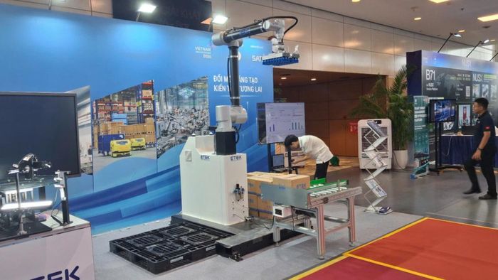 Các thiết bị tự động hóa được ETEK giới thiệu tại NIC 2026. Ảnh: Thành Biên.