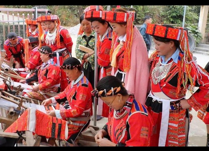Xã Thông Nguyên mở các lớp truyền nghề dệt thổ cẩm dân tộc Pà Thẻn.