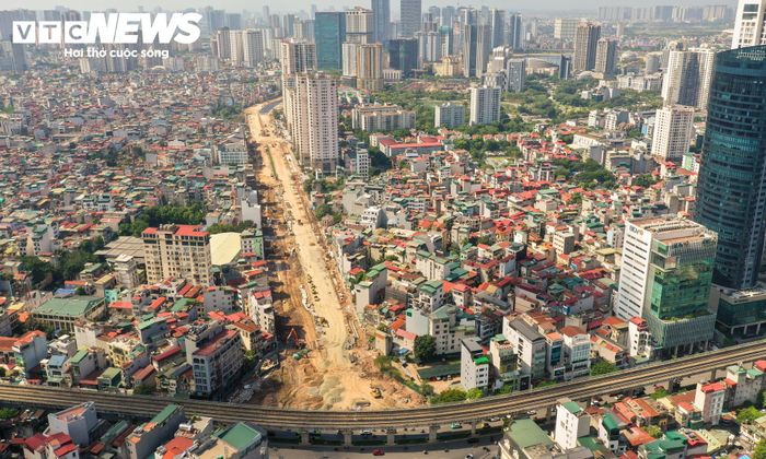 Dự án 3 đoạn Vành đai 2,5 gồm Dịch Vọng - Dương Đình Nghệ, Vũ Phạm Hàm - Trần Duy Hưng và Ngụy Như Kon Tum - Nguyễn Trãi, tổng chiều dài khoảng 2,26 km, khởi công ngày 20/3/2026. Đây là các đoạn được Hà Nội tập trung triển khai để khép kín những phần tuyến còn thiếu của Vành đai 2,5.