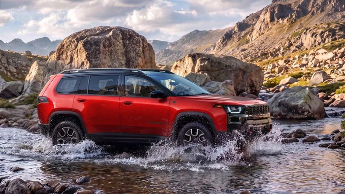 Jeep Cherokee Trailhawk được trang bị nhiều tính năng giúp xe đi off-road.