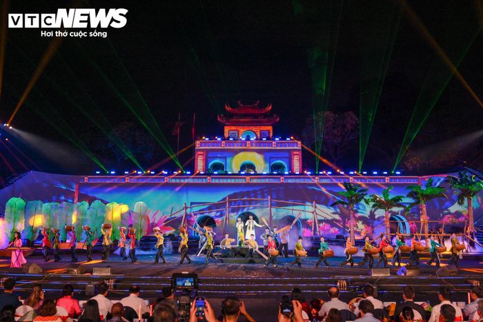 Trong 4 ngày diễn ra, lễ hội có 45 không gian văn hóa, 19 đoàn nghệ thuật quốc tế và 35 gian hàng ẩm thực. Các chương trình điện ảnh giới thiệu tác phẩm đến từ gần 20 nền điện ảnh, góp phần mở rộng nội dung giao lưu ngoài lĩnh vực biểu diễn nghệ thuật. 