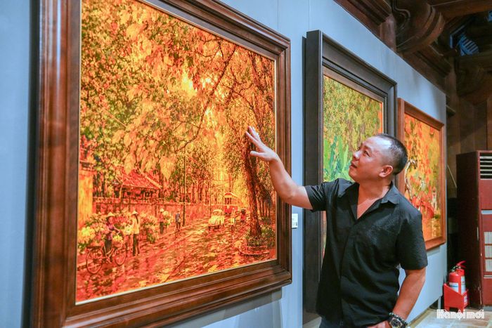Triển lãm lựa chọn nghệ thuật như một cách đối thoại với di sản. Không tái hiện lịch sử bằng những hình thức quen thuộc, triển lãm đưa sơn mài và trầm hương vào không gian Văn Miếu - Quốc Tử Giám, để nghệ thuật đương đại gặp gỡ những lớp trầm tích văn hóa đã được bồi đắp qua thời gian, để di sản được làm mới và thực sự "sống".