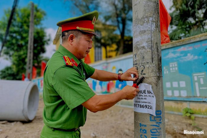 Xã Nam Phù xác định việc phạt tiền phải đi đôi với trách nhiệm khắc phục, tổ chức, cá nhân vi phạm hoặc thuê người dán quảng cáo trái phép buộc phải trực tiếp tham gia bóc xóa, sơn sửa lại các vị trí đã làm bẩn, khôi phục nguyên trạng mỹ quan ban đầu.