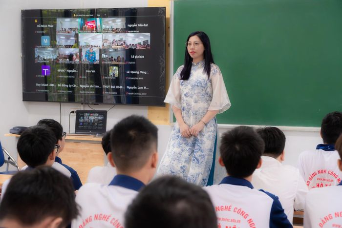 Hội giảng theo hướng phát triển năng lực chuyên môn, trao đổi, chia sẻ kinh nghiệm và lan tỏa phương pháp dạy học hiệu quả. Ảnh: CĐN