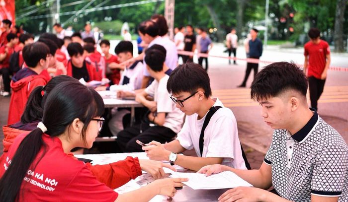 Bộ Giáo dục và Đào tạo làm rõ cách xác định nhóm không vượt quá 30% thí sinh có điểm cao nhất theo từng nhóm ngành trên phạm vi toàn quốc. Ảnh: HUST