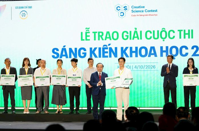 Trao giải Cuộc thi Sáng kiến khoa học năm 2026. Ảnh: Truyền thông KHCN