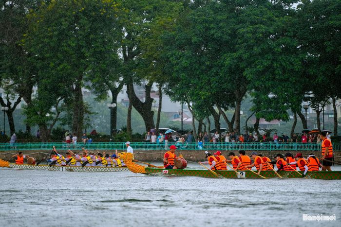 Từ những đội đã quen thuộc với giải đấu qua các mùa trước đến những vận động viên lần đầu góp mặt, tất cả cùng tạo nên một không gian thể thao cởi mở và giàu tính giao lưu ngay tại hồ Tây.