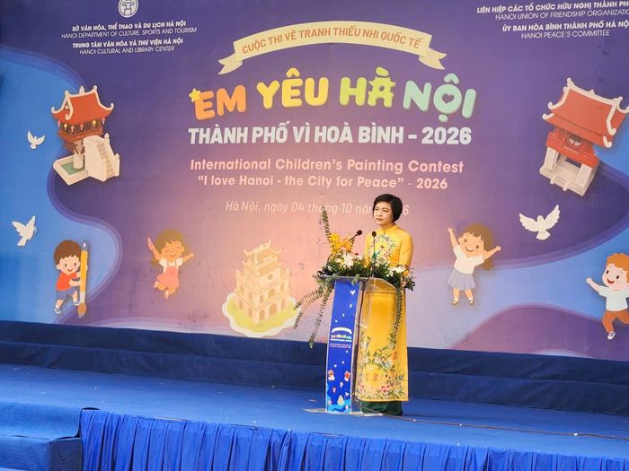 Phó Chủ tịch Thường trực Liên hiệp các tổ chức hữu nghị thành phố Hà Nội Trần Thị Phương phát biểu tại sự kiện. Ảnh: Dương Thùy
