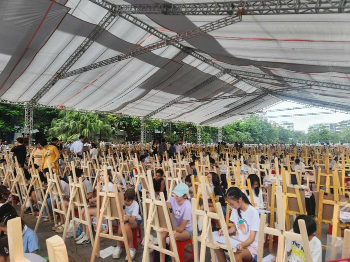 Đông đảo thiếu nhi tham gia cuộc thi. Ảnh: Dương Thùy