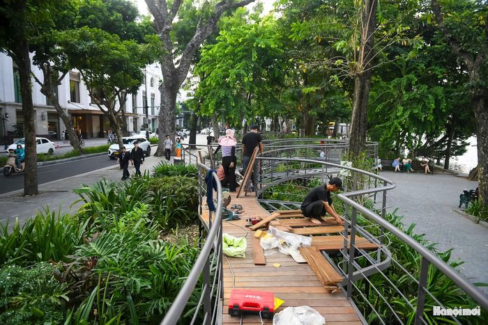 Theo UBND phường Hoàn Kiếm, “Dải lụa ký ức” được triển khai với mong muốn tạo thêm điểm nhấn cho cảnh quan Hồ Gươm và mang đến những trải nghiệm mới trong một không gian vốn đã rất quen thuộc với người dân Thủ đô.
