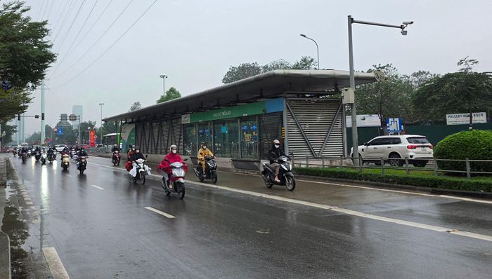 Đêm 4 và sáng 5-10, Hà Nội mưa dông, thời tiết chuyển lạnh. Ảnh: Kim Nhuệ