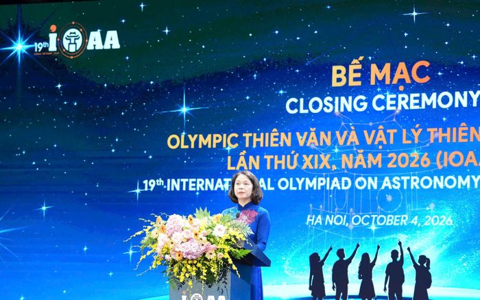 Đồng chí Vũ Thu Hà, Phó Chủ tịch UBND thành phố Hà Nội, Trưởng Ban Tổ chức IOAA 2026 phát biểu. Ảnh: Ngọc Tú