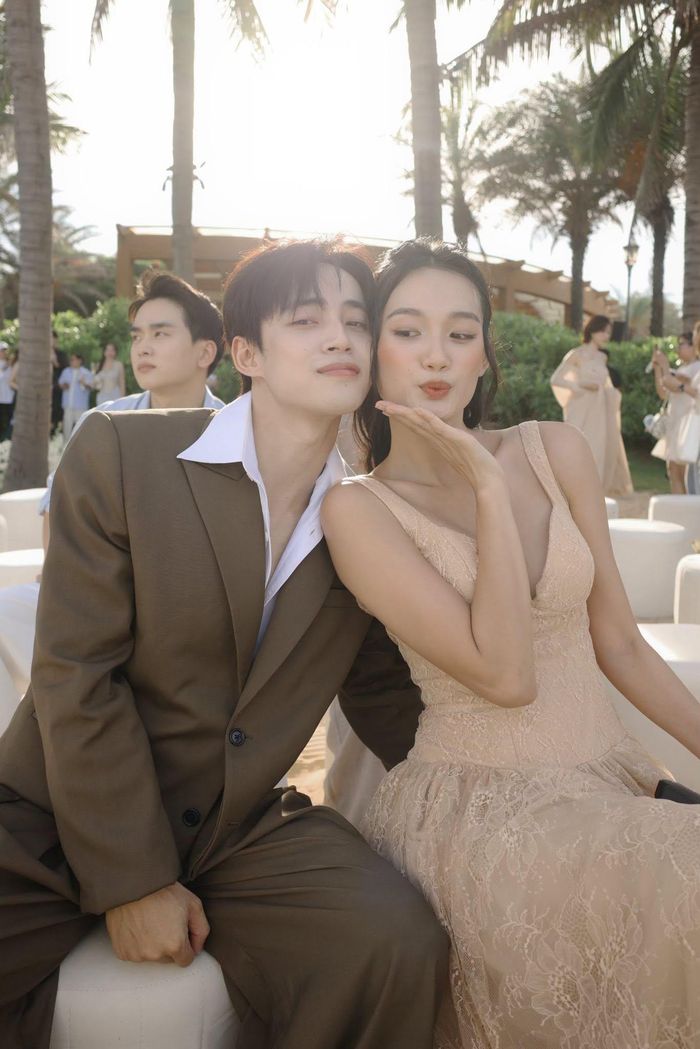 Sở hữu gương mặt thư sinh, thân hình săn chắc với cơ bụng 6 múi cùng phong cách thời trang trẻ trung, Neyun từng thu hút sự chú ý qua những video có hàng triệu lượt xem. Anh cũng hợp tác với nhiều nhãn hàng trong vai trò người mẫu ảnh, gương mặt quảng cáo.