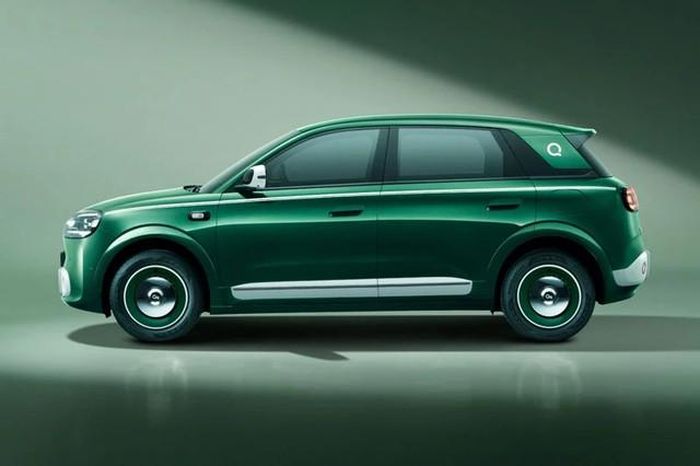 Chery QQ3 EV Modern Edition sử dụng tay nắm cửa bán ẩn cùng bộ mâm hợp kim mang phong cách cổ điển.