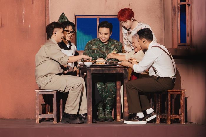 Tiết mục "Cơm nhà" của Liên minh Khải Hoàn.