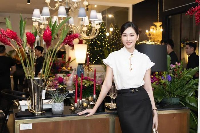 Trang trí nhà cửa là một trong những sở thích của Đặng Thu Thảo. Không riêng gì Tết Nguyên Đán mà trong những ngày lễ đặc biệt trong năm, nàng hậu đều trang trí theo chủ đề, tự tay làm những món đồ handmade, chăm chút cho từng góc nhà khiến cộng đồng mạng xuýt xoa khen ngợi sự khéo léo, đảm đang của cô.