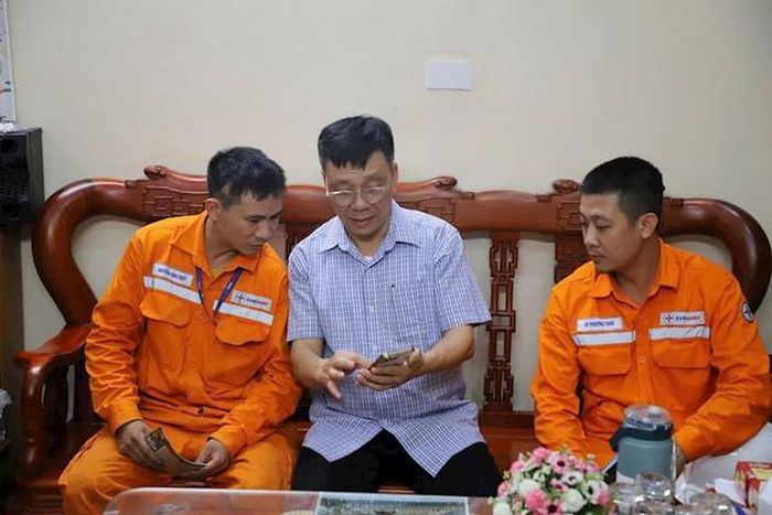 Theo dõi việc tiêu thụ điện hàng ngày để điều chỉnh thói quen sử dụng điện. Ảnh: EVNHANOI
