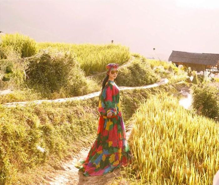 Chia sẻ bí quyết chăm sóc sắc đẹp, giữ gìn vóc dáng, Giáng My cho biết chị có nguyên tắc không thức quá khuya. Về chế độ ăn uống, mỹ nhân 7X uống nhiều nước, luôn ăn đủ chất, không ăn kiêng và không ăn quá no. Chị cũng tuân theo quy tắc 8/16, nghĩa là nếu có bữa tiệc muộn thì sẽ phải căn đủ 16 tiếng sau mới ăn lại.