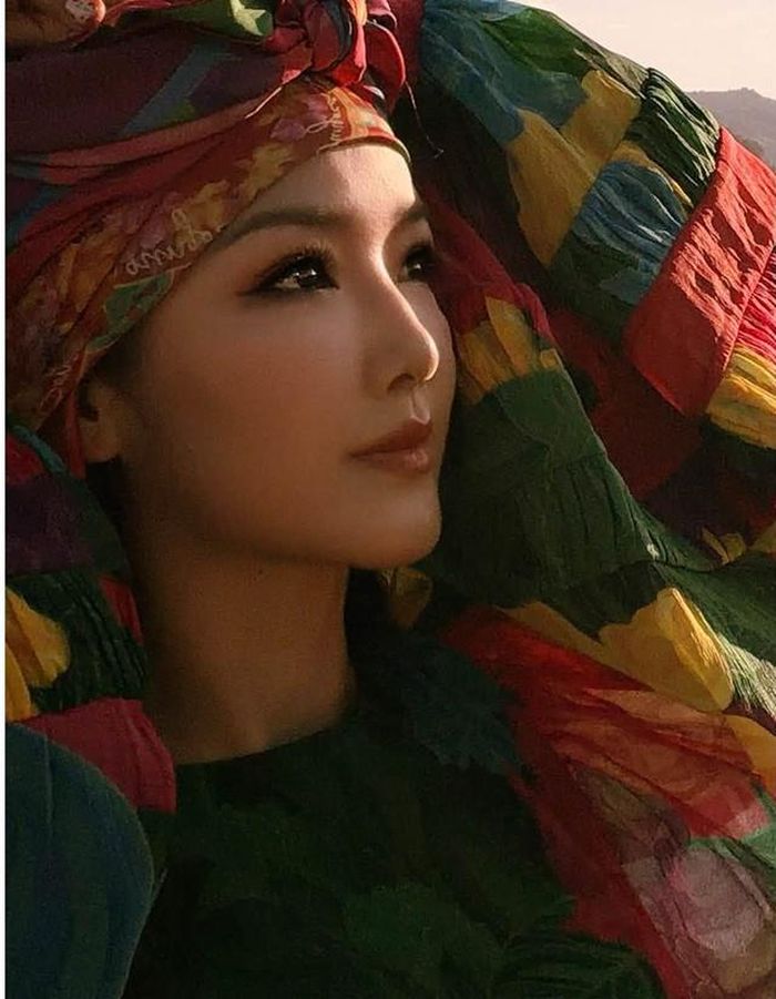 Những ngày đầu tháng 10 nắng vàng rực rỡ ở Mù Cang Chải, Hoa hậu Giáng My đã khoe trọn vẹn bộ ảnh với trang phục cá tính riêng của mình.