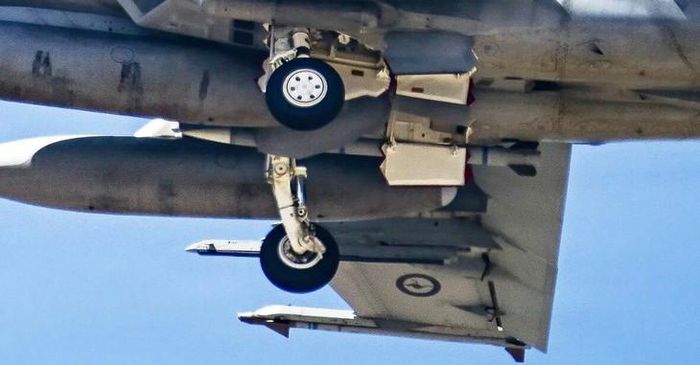Tên lửa AIM-260 được tích hợp lên máy bay F/A-18F của Không quân Hoàng gia Australia. (Ảnh: Không quân Mỹ)