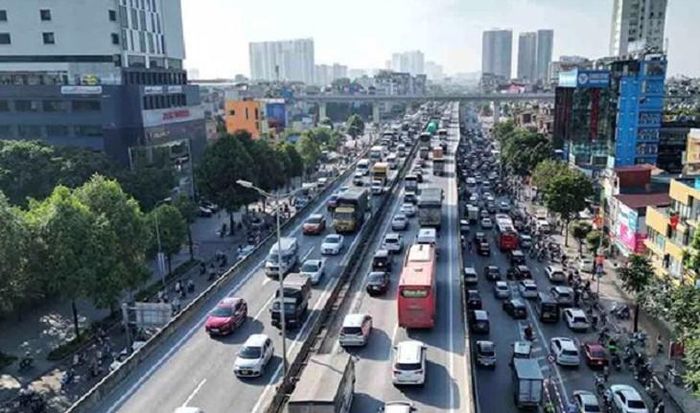 Sở Xây dựng Hà Nội cho rằng phương án tổ chức giao thông thành 3 làn ô tô mỗi chiều, đồng thời bỏ làn dừng khẩn cấp trên đường Vành đai 3 trên cao là không phù hợp với các quy chuẩn kỹ thuật hiện hành và tiềm ẩn nguy cơ ùn tắc khi xảy ra sự cố.