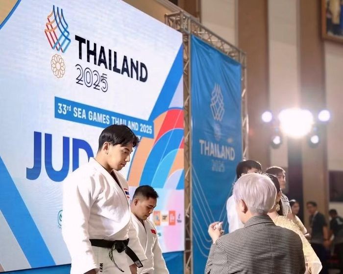 Huwei có thành tích học tập ấn tượng bên cạnh sự nghiệp thi đấu thể thao.